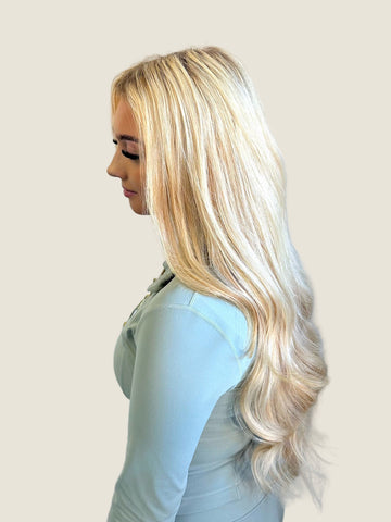 Golden Blonde – 22" Seamless Clip-In Extensions