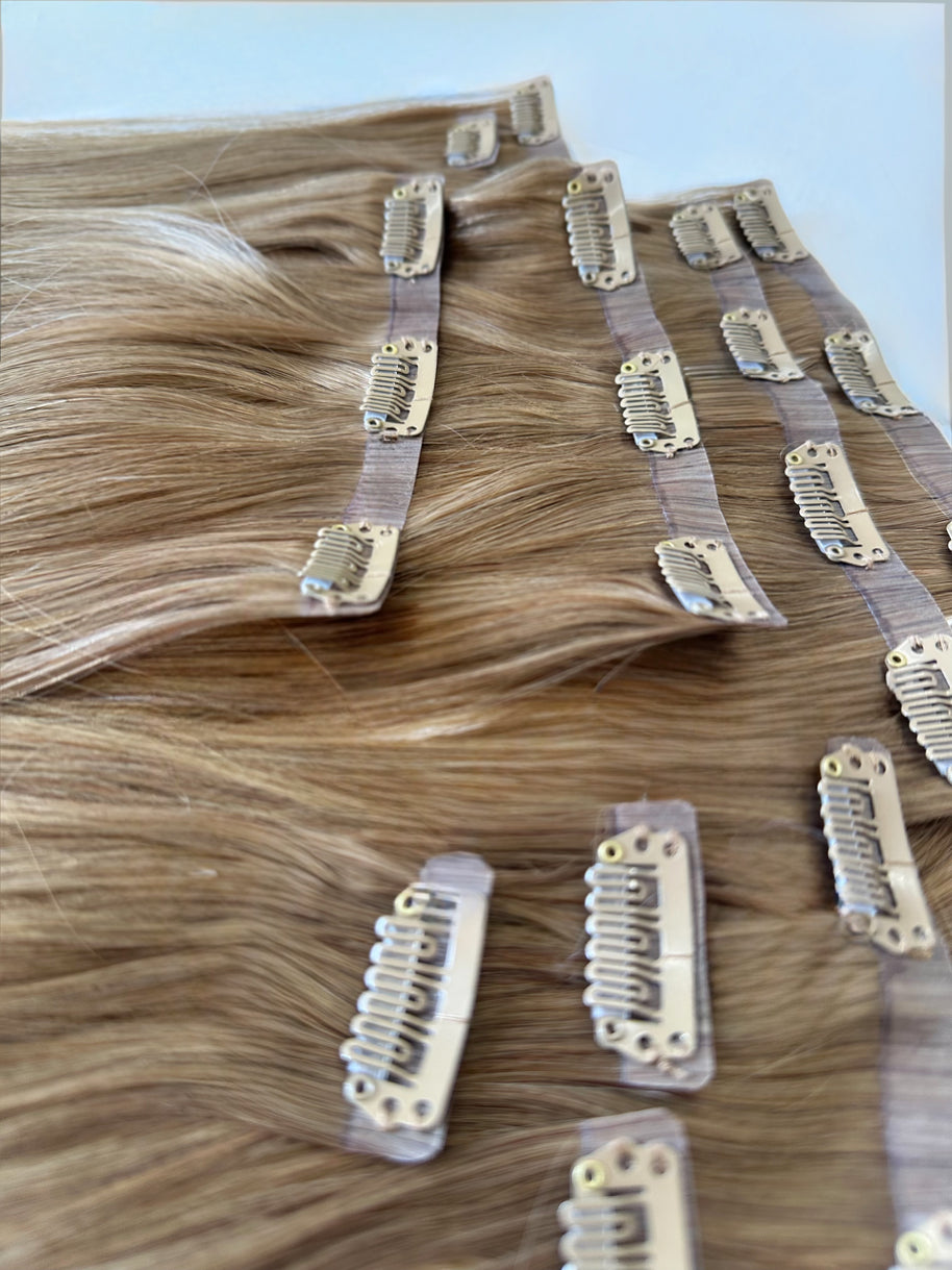 Dark Blonde – 22" Seamless Clip-In Extensions