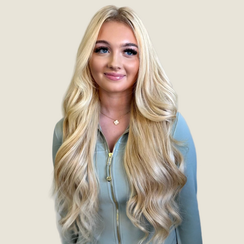 Golden Blonde – 22" Seamless Clip-In Extensions